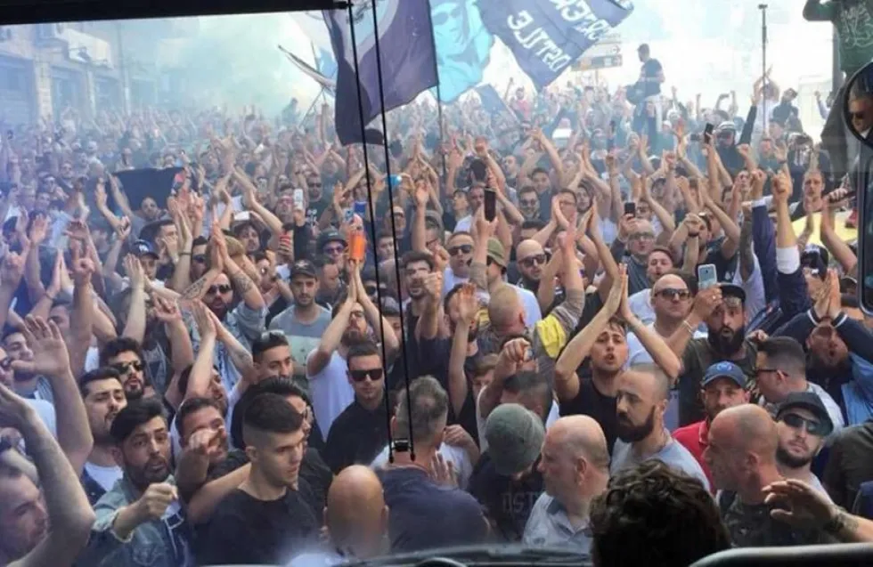 Οργανωμένοι Νάπολι: «Πανηγυρίζουμε με σεβασμό προς την πιο όμορφη πόλη του πλανήτη»
