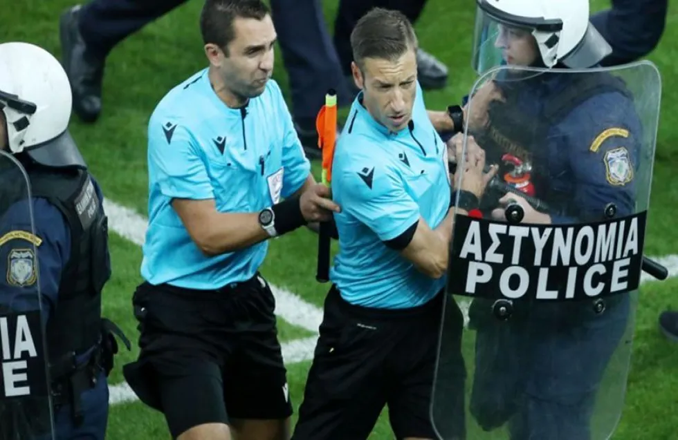 Η UEFA κόβει τους Elite και 'A' διαιτητές από την ΕΠΟ: «Αυτά τα περιστατικά είναι πέραν του ποδοσφαίρου»