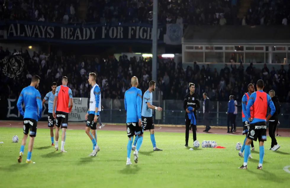 Απόλλων - ΑΕΛ: Ρίψη αντικειμένων και καθυστέρηση στη σέντρα