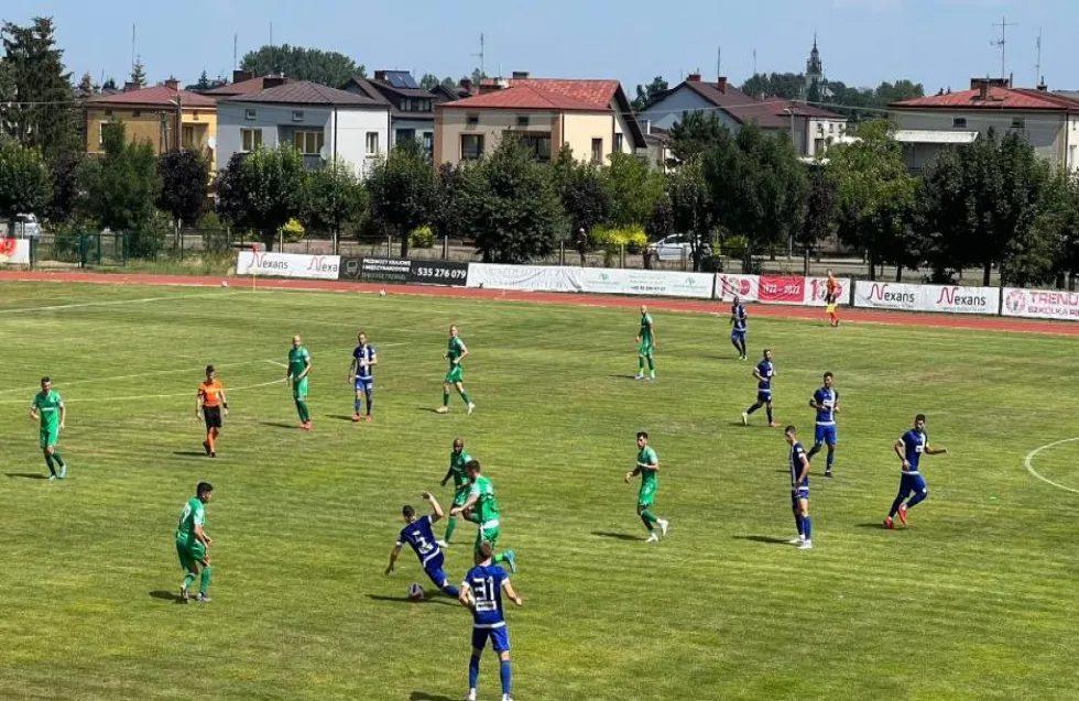 Mε δύο κεφαλιές (μια από νέο και μια από παλιό) ποδαρικό με το δεξί η Ομόνοια