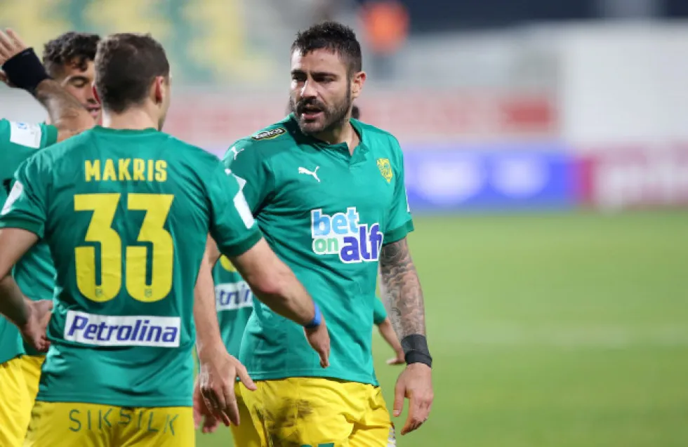 ΒΙΝΤΕΟ: Η γκολάρα του Ακοράν που δεν μέτρησε ποτέ και το... φιλί της ζωής από τον Τολμές