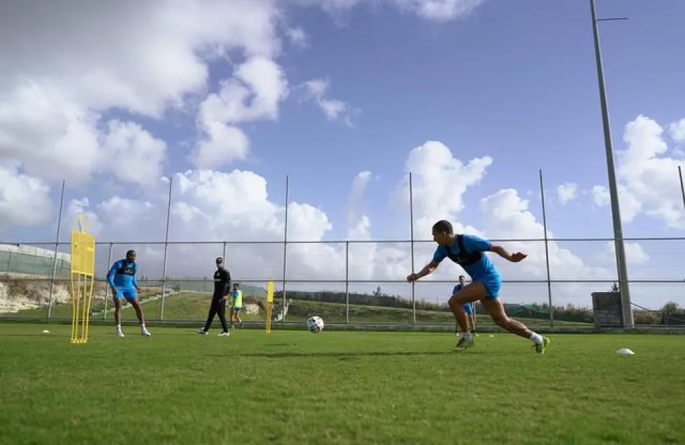 Μέσα ο Λάρσον, εκτός λόγω καταπόνησης ο Αγκίρε