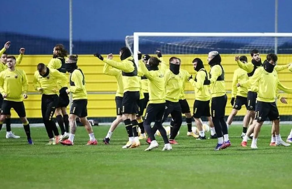 Έξαλλοι στην προπόνηση οι οργανωμένοι της ΑΕΚ: «Την επόμενη θα έρθουμε σπίτια σας»