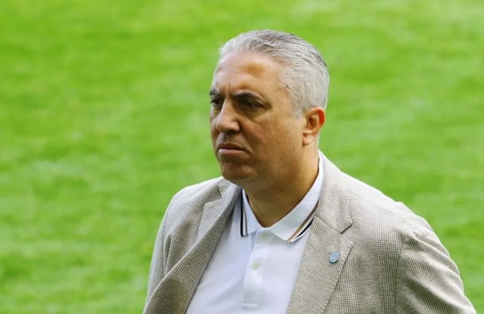 Tα έριξε στην αναγκαστική αλλαγή του Λαΐφη και στην κόπωση ο Κωστένογλου