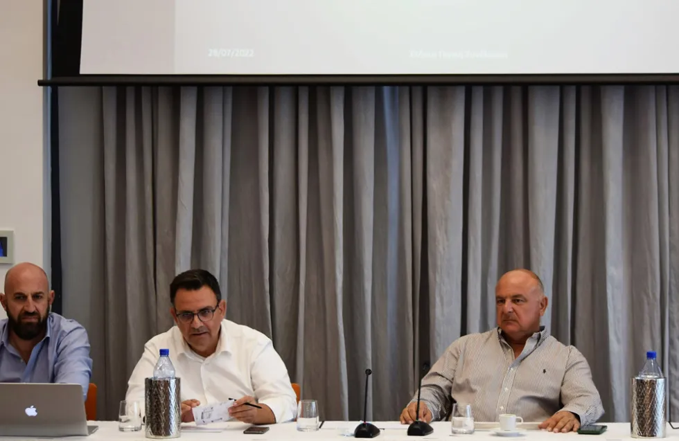 Έγκριση προϋπολογισμού και ανανέωση εντολής στο συμβούλιο