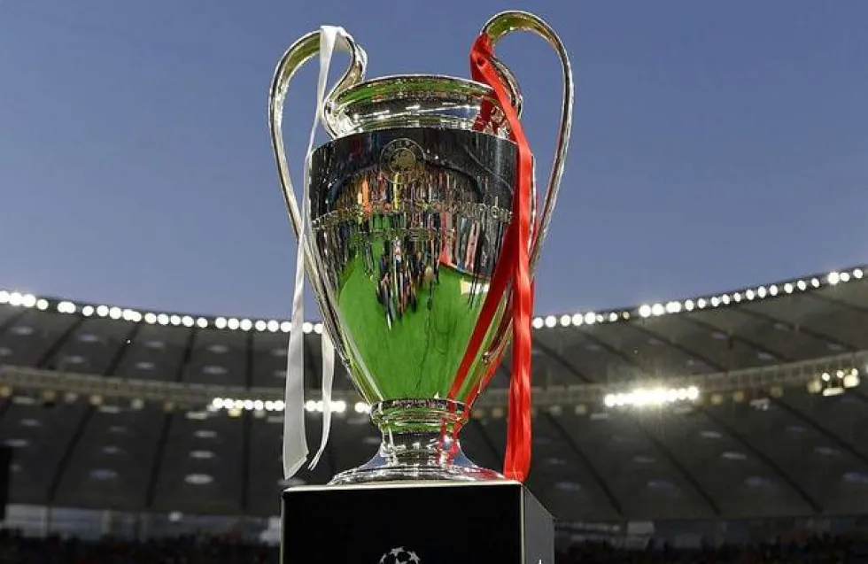13 υγιείς παίκτες ή ήττα με 3-0 - Οι νέοι κανονισμοί για Champions League-Europa League