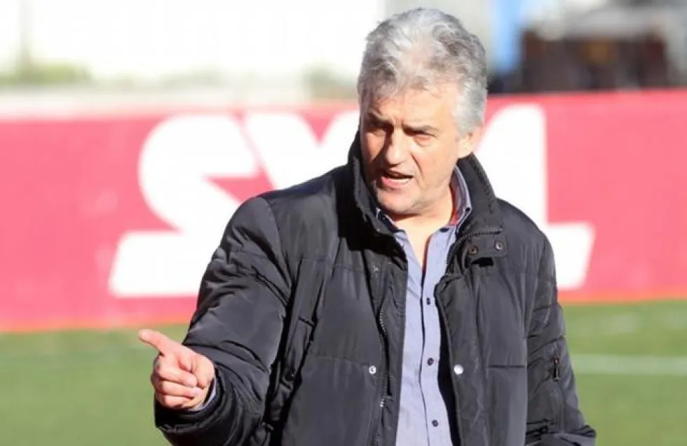 Επιστρέφει στους πάγκους ο Σάκης Τσιώλης
