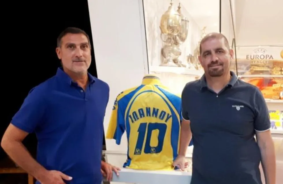 Ιστορική φανέλα του Mr. Goal από τον τελικό του '99 στο Μουσείο ΑΠΟΕΛ
