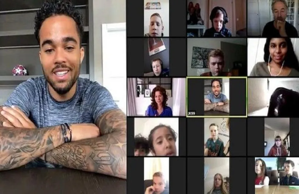 Ο Κλάιφερτ συνομιλεί μέσω video-κλήσης με άρρωστα παιδιά