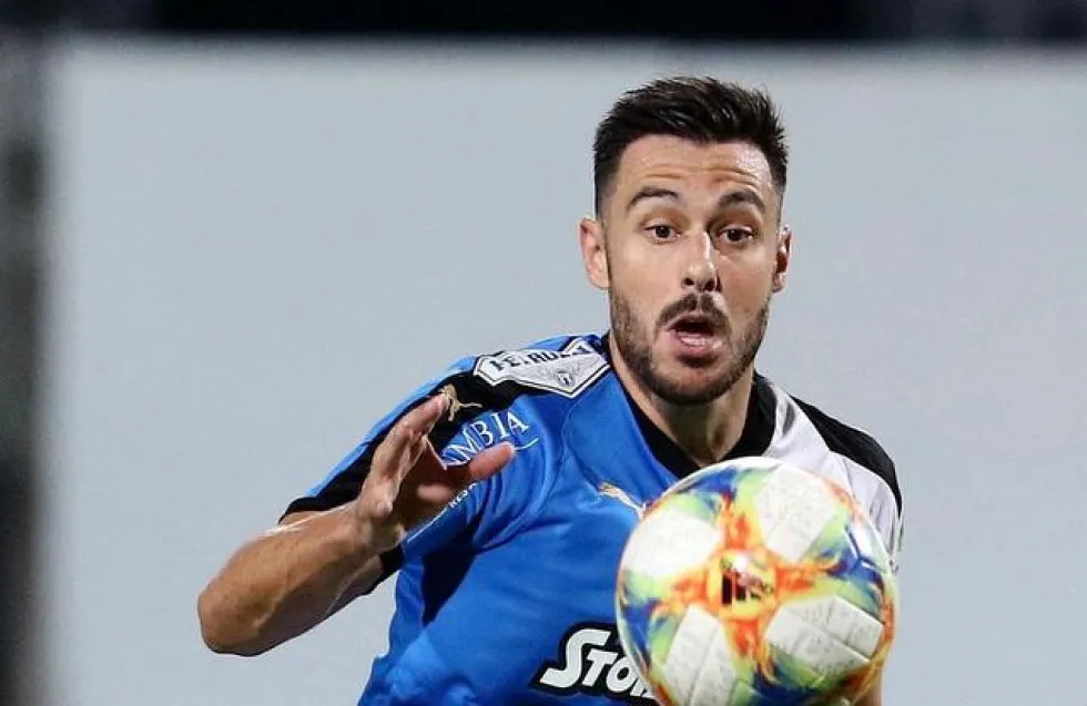 Κρατάει ζεστό τον κόσμο του Απόλλωνα με τακουνάκι από Σαρδινέρο