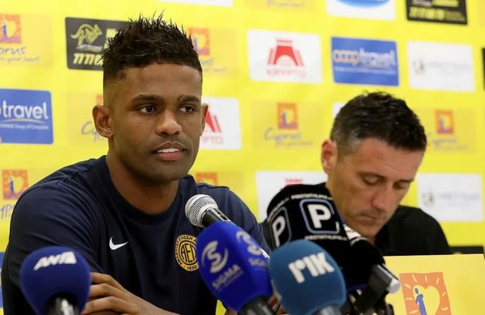 Η θέση του Ντόσα για τη φυγή του από την ΑΕΛ