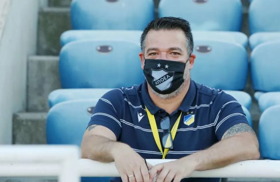 Απάντηση Πετεβίνου σε οπαδό: «Επικοινωνήσαμε με Μιχαηλίδη...»