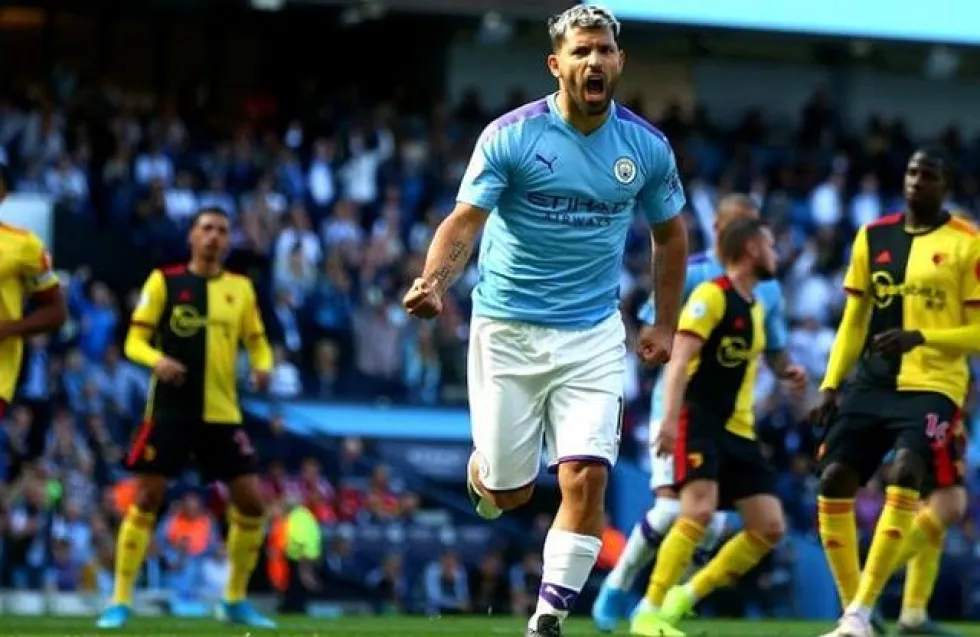 Ο Αγουέρο «ταλαιπωρεί» με ντρίμπλες το σκυλάκι του (vid)