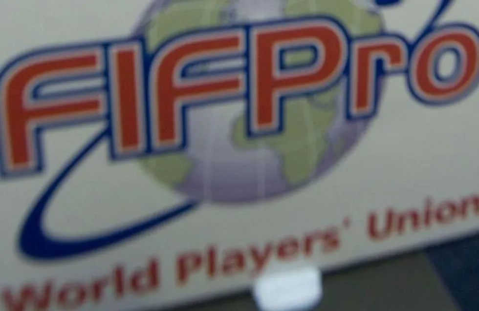 Ανησυχία FIFPro για το «ψαλίδι» στους μισθούς ποδοσφαιριστών