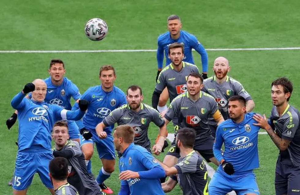 Λευκορώσος δημοσιογράφος εξηγεί γιατί το πρωτάθλημά τους συνεχίζεται κανονικά