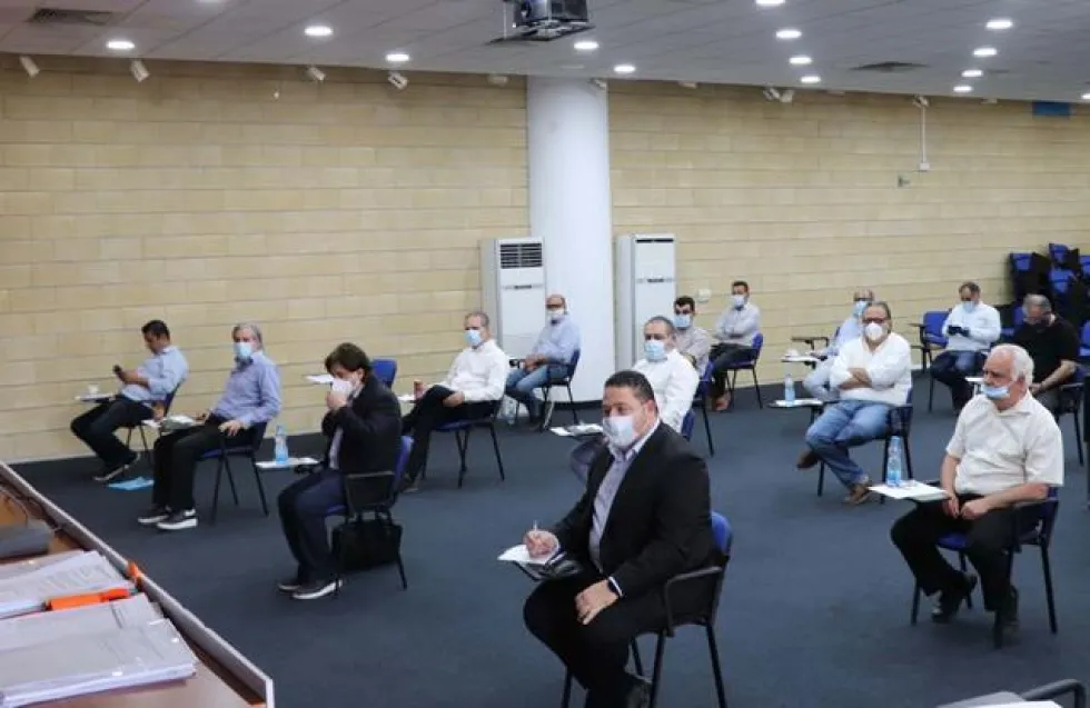 Με συνοπτικές διαδικασίες και συντριπτικό ποσοστό η απόφαση για διακοπή