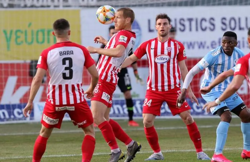 Έδρα… στα χαρτιά