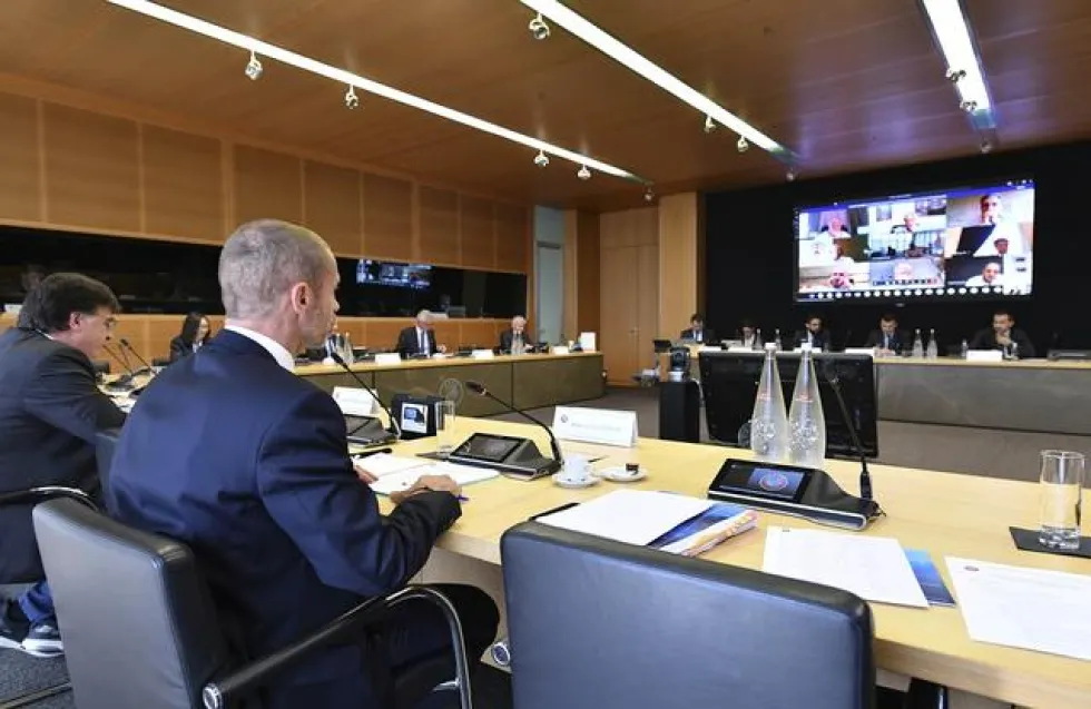 Σε εξέλιξη η συνεδρία της UEFA, με τη συμμετοχή του Γιώργου Κούμα - ΦΩΤΟ
