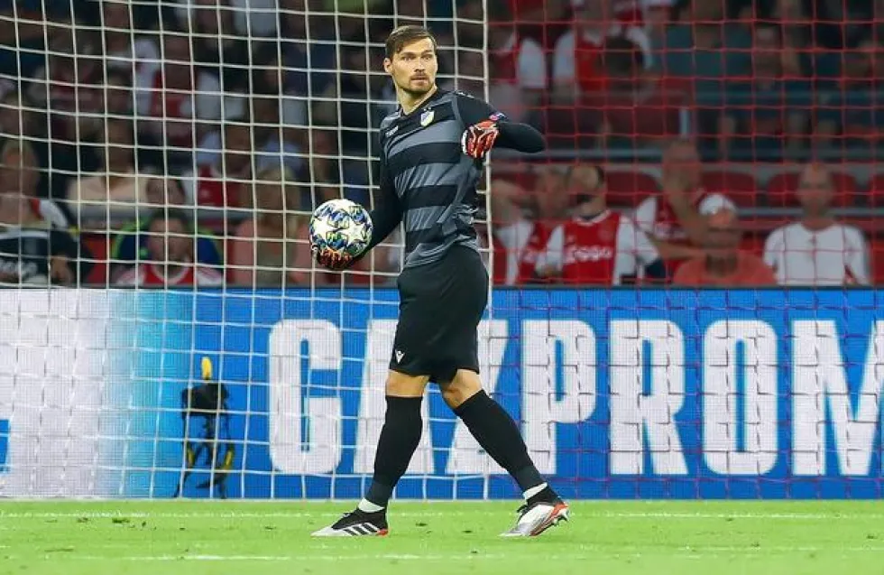 Δανεικοί εντός κι εκτός