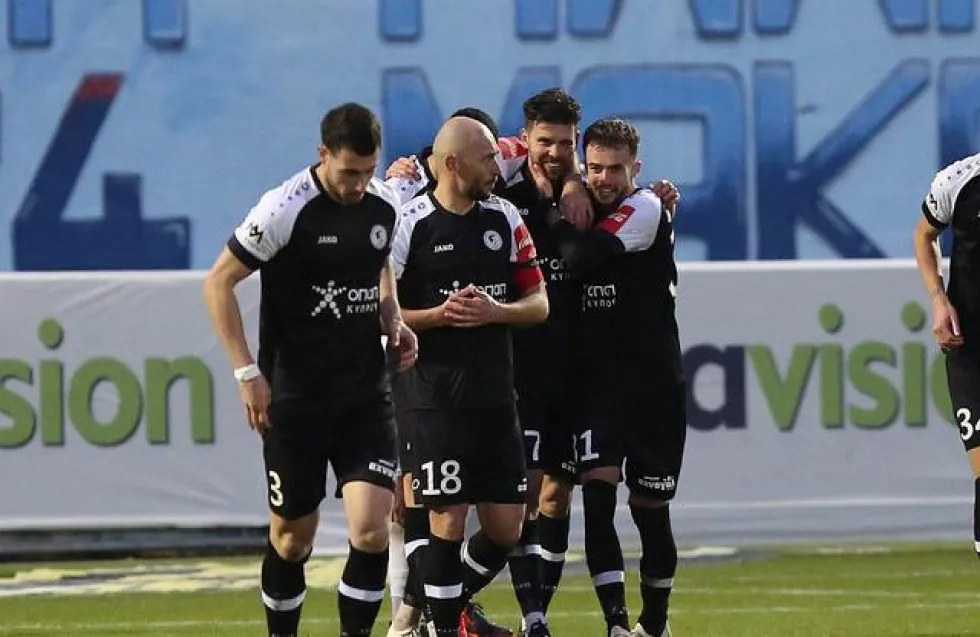 Η κλεψύδρα όλο και αδειάζει