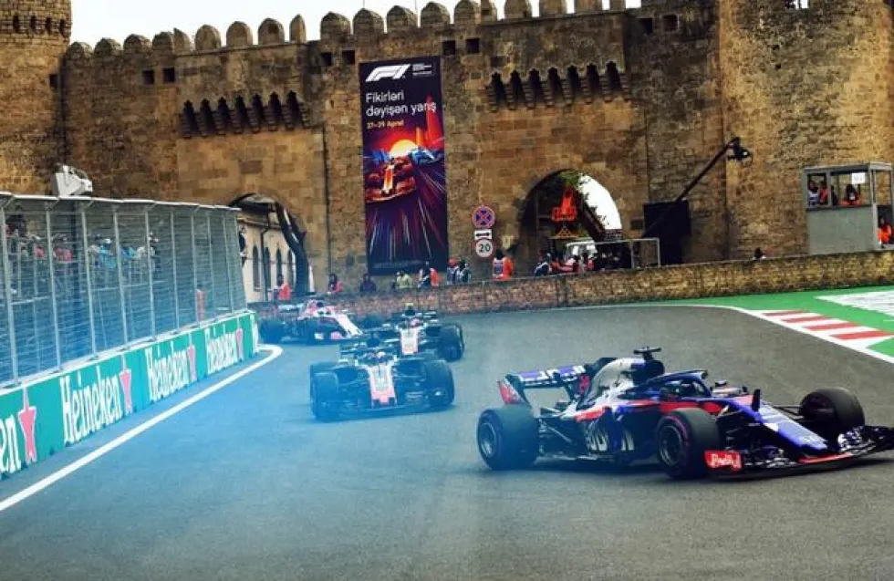 Aκόμη πιο πίσω η σεζόν στη Formula 1, αναβάλλεται και το GP του Μπακού
