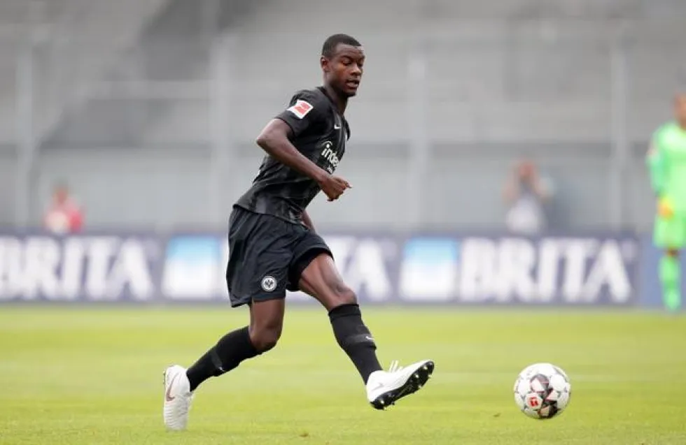 Δύο αγγλικές, δύο ισπανικές και δύο ιταλικές για τον Εντικά!