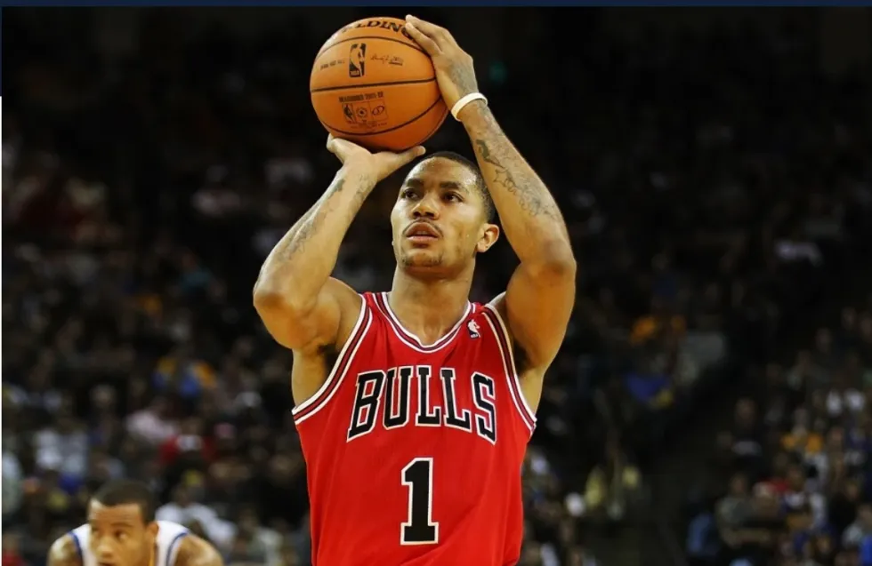 Οι Σικάγο Μπουλς ανακοίνωσαν ότι θα αποσύρουν τη φανέλα του Ντέρικ Ρόουζ