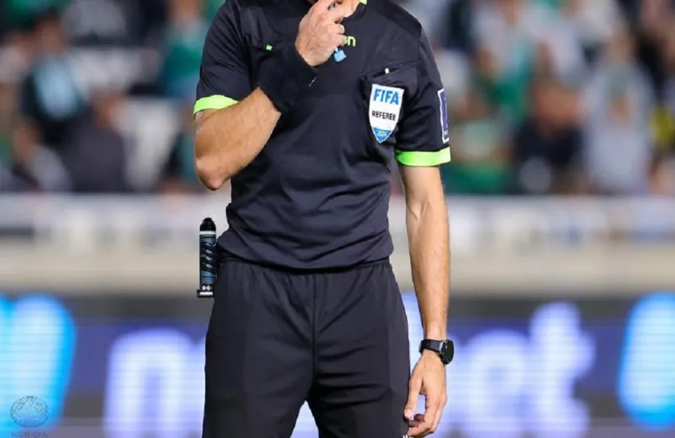 Κάθε πέρσι και... καλύτερα με τις φωνές για τη διαιτησία