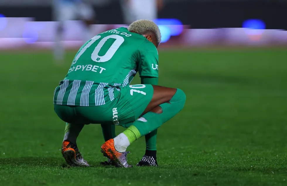 Υποχρεωμένος να σηκώσει κεφάλι