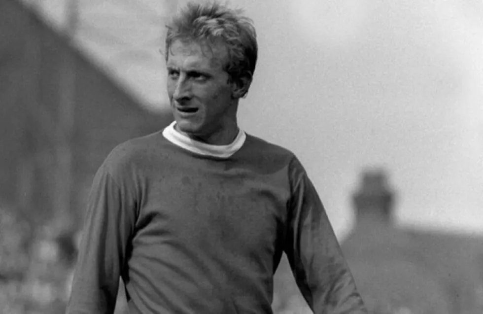 Θρήνος στη Μάντσεστερ Γιουνάιτεντ, «έφυγε» απ’ τη ζωή ο θρυλικός Ντένις Λο