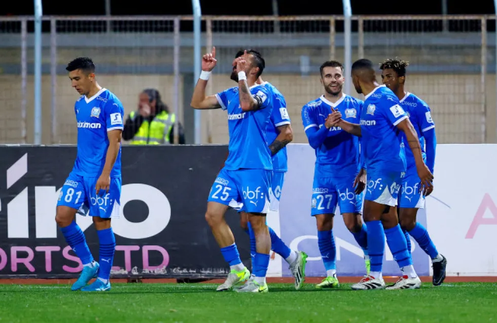 Για να μείνει σε θέση οδηγού