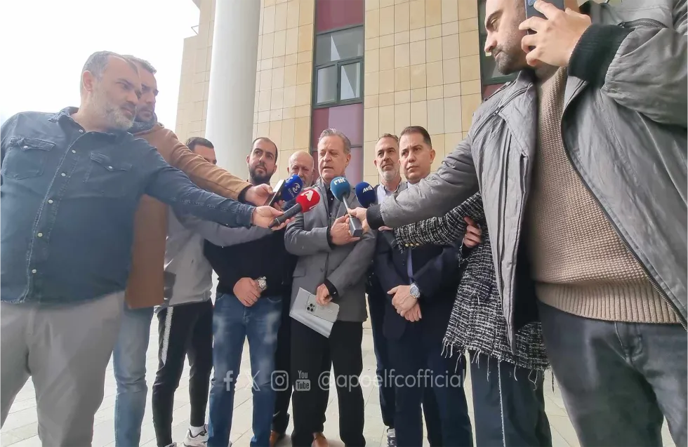 Νέα ανακοίνωση των 5 ομάδων - «Κ. Παπασταύρου κουράσατε, ζείτε σε έναν δικό σας απομονωμένο κόσμο» 