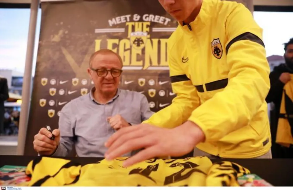 Αποθεώθηκε στη Νέα Φιλαδέλφεια ο Γιώργος Σαββίδης