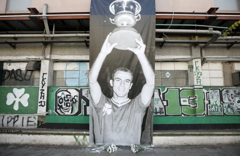 Ρίγη συγκίνησης για τον Μίμη Δομάζο