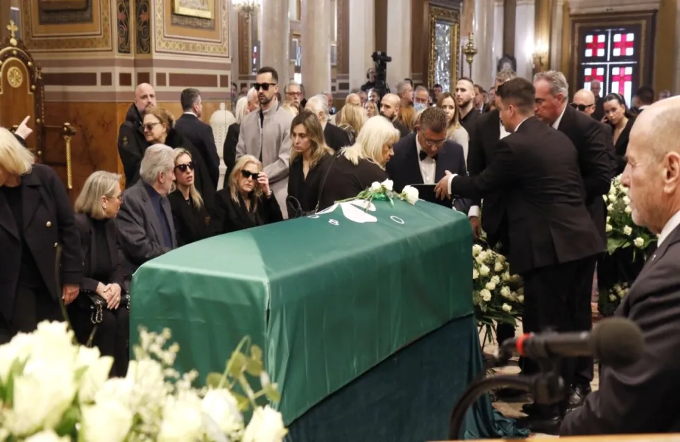 ΒΙΝΤΕΟ/ΦΩΤΟ: Η Ελλάδα είπε το τελευταίο αντίο στον «Στρατηγό» Μίμη Δομάζο