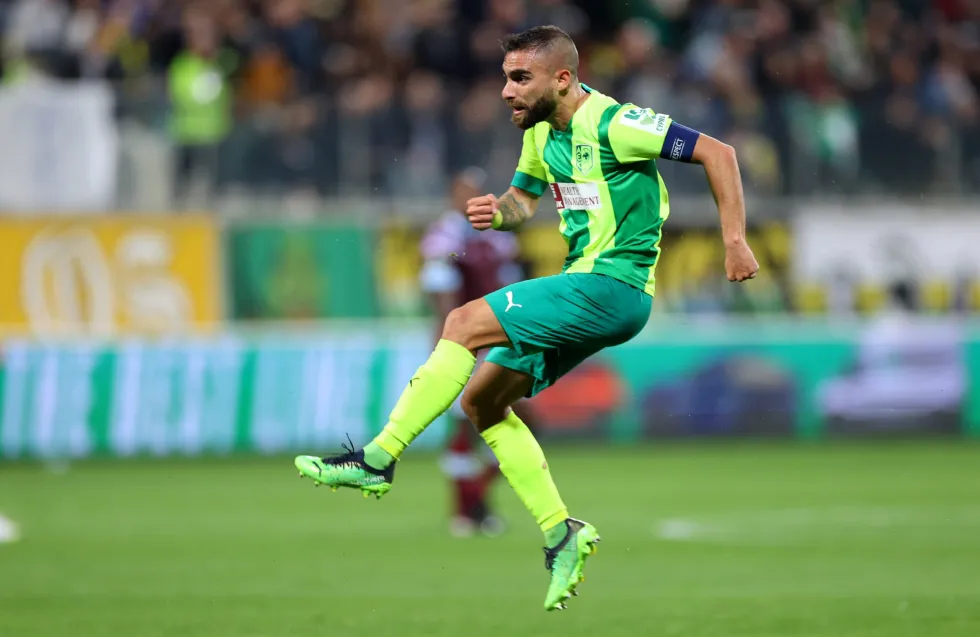 Εγγλέζου: «Το να λέω στην κόρη μου ότι φεύγω από την ΑΕΚ και να μην σταματά να κλαίει...»