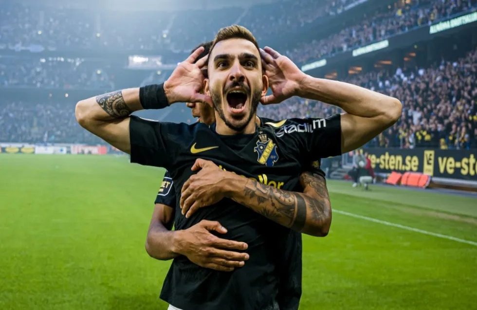 Στο... ακουστικό για Πίττα ο Απόλλωνας