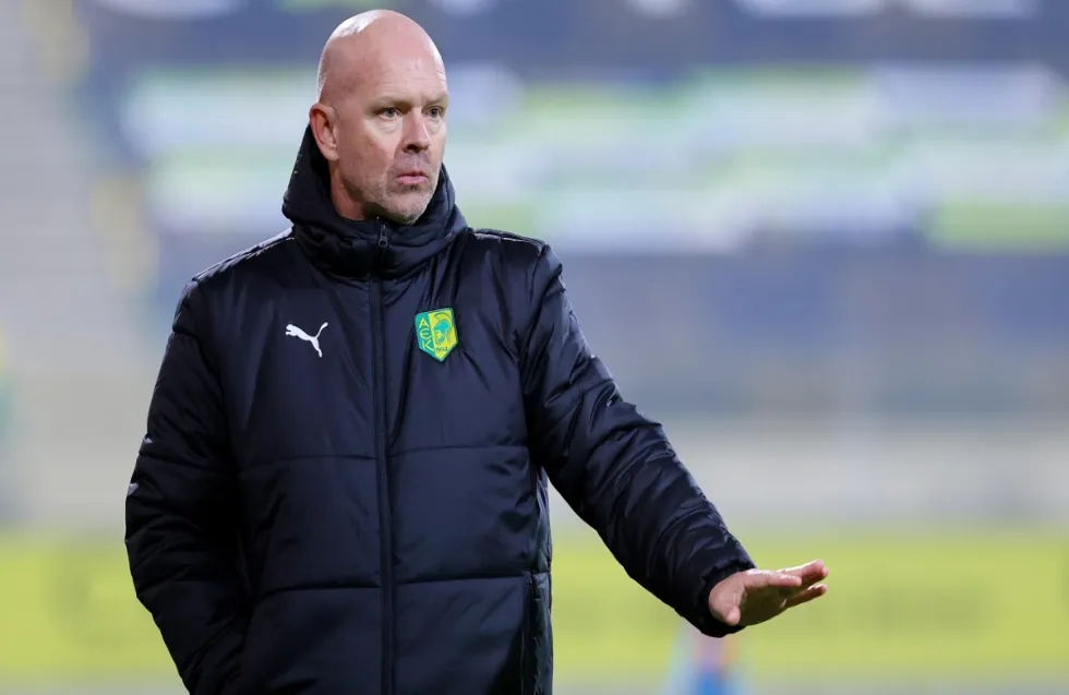 Αποφασισμένη και υποψιασμένη