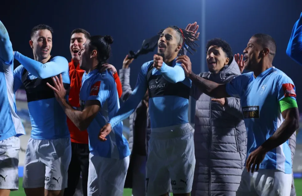 Μήπως οι ίδιοι ξέρουν το ταβάνι τους;

