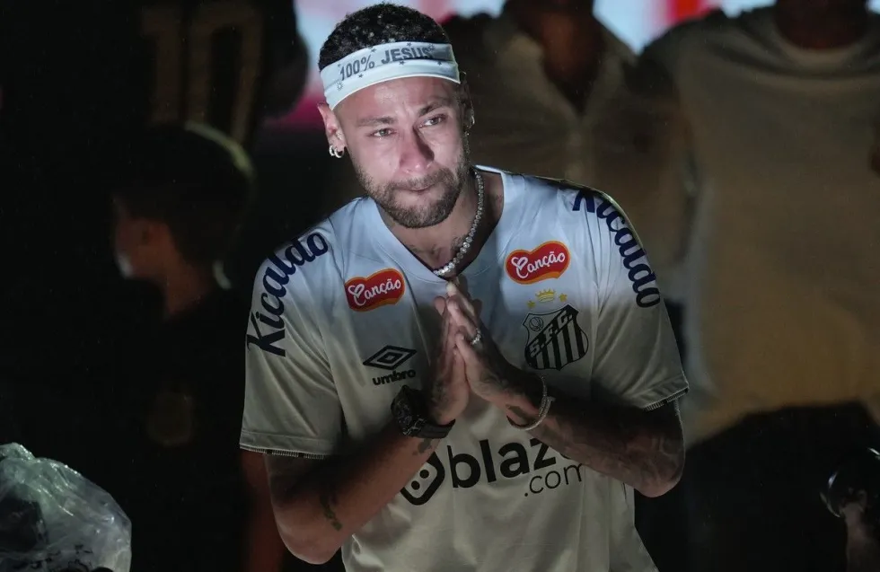 BINTEO: Αποθεώθηκε και βούρκωσε ο Νεϊμάρ στην παρουσίασή του από τη Σάντος