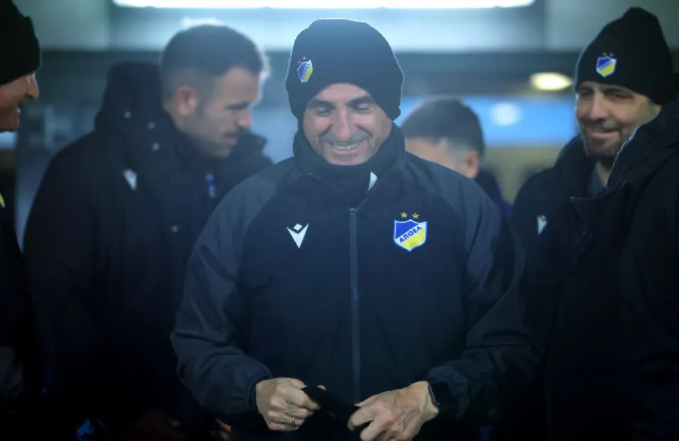 Ούτε ένας αμυντικός στον πάγκο του ΑΠΟΕΛ!