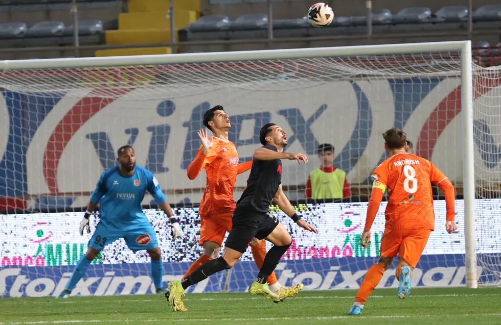 ΒΙΝΤΕΟ: Το φιλί ζωής του Ντε Λούκας στην ερυθρόλευκη επικράτηση