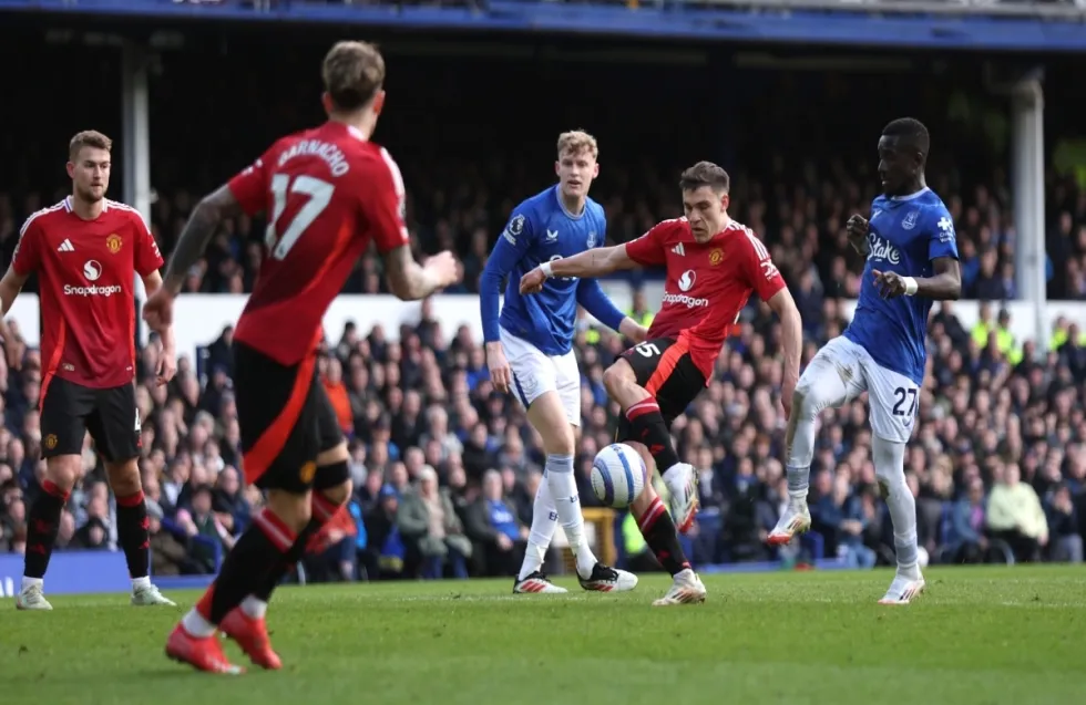 ΒΙΝΤΕΟ: Άργησε να ξυπνήσει αλλά... γλίτωσε τα χειρότερα η Γιουνάιτεντ