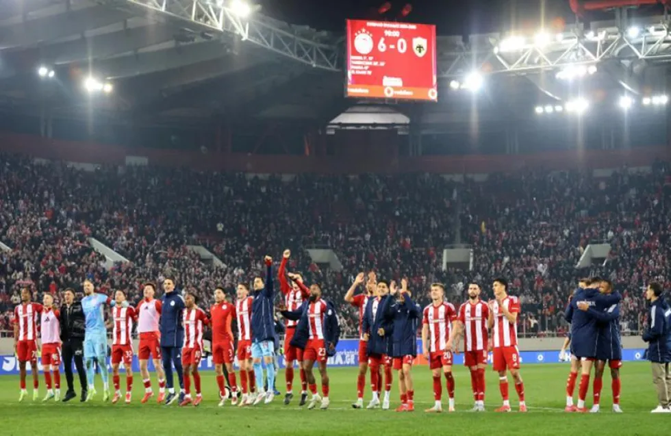 Οι αντιδράσεις στα 6 γκολ και το «Περαία μου»: Η παρακάμερα του Ολυμπιακός-ΑΕΚ