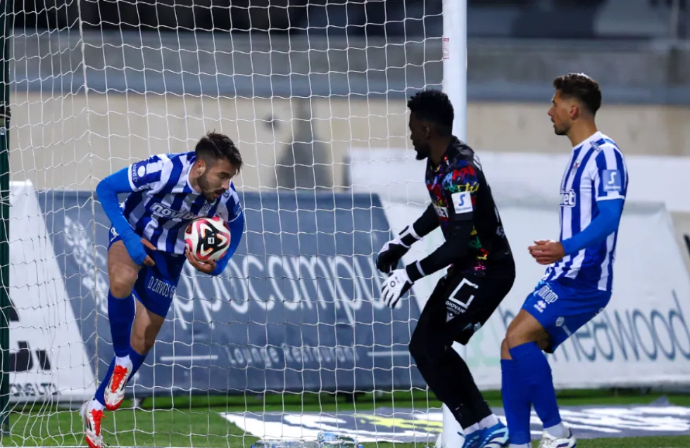 Καταδικαστικό το... παραστράτημα - Καίγεται να προλάβει το τρένo των μεγάλων