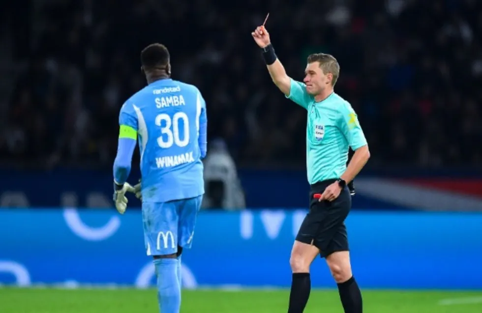 Γαλλία: Οι διαιτητές απειλούν ότι θα αποχωρήσουν