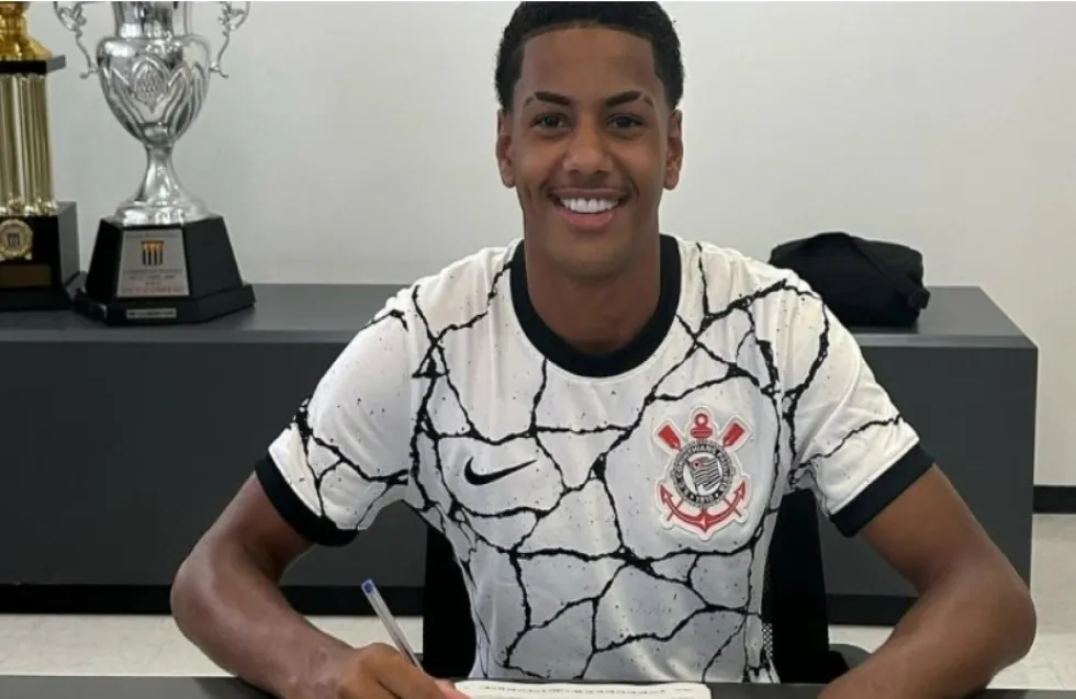 «Έδεσε» τον 17χρονο Ντένερ Εβαντζελίστα μέχρι το 2032 η Τσέλσι