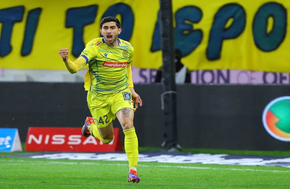 Με την υπογραφή του νεαρότερου

