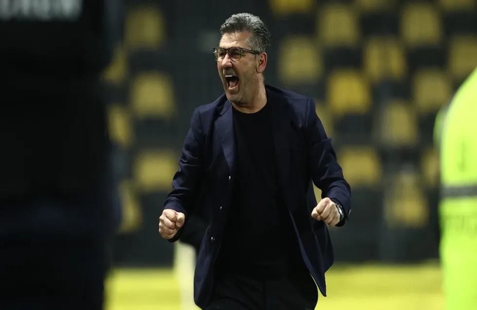 Ο Ουζουνίδης για 300η φορά στην άκρη του πάγκου στην Super League