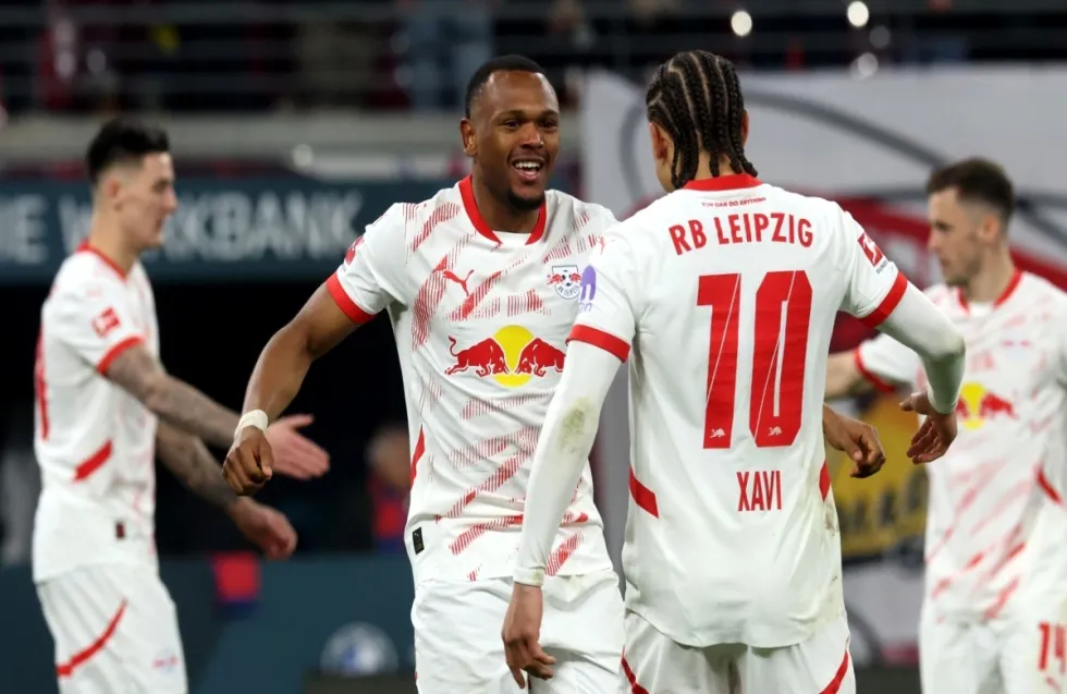 Η Λειψία ποδοπάτησε την Ντόρτμουντ και πάτησε πεντάδα